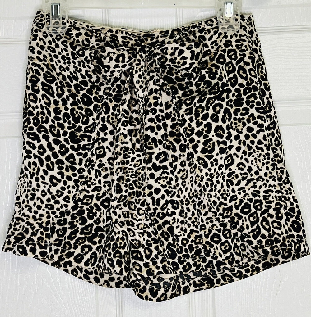 Mi Ami Women's Leopard Relaxed Fit Shorts Tie Front Belted Zip Back Size Small